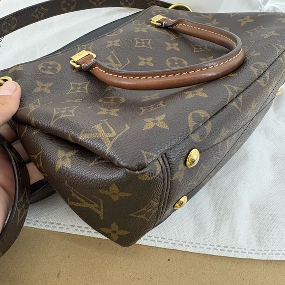 Louis Vuitton Paris, Brown Purse, Excelent Condition, Comes with Strap - Picture 8 of 15